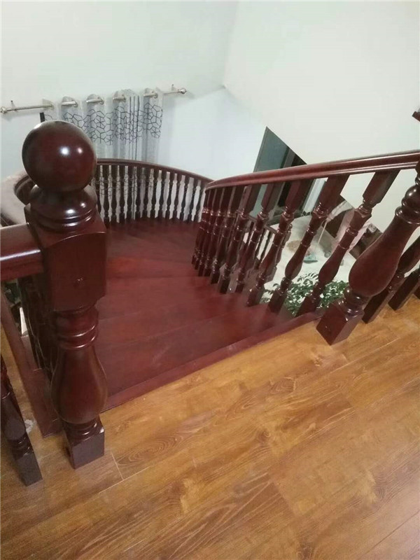 实木楼梯栏杆
