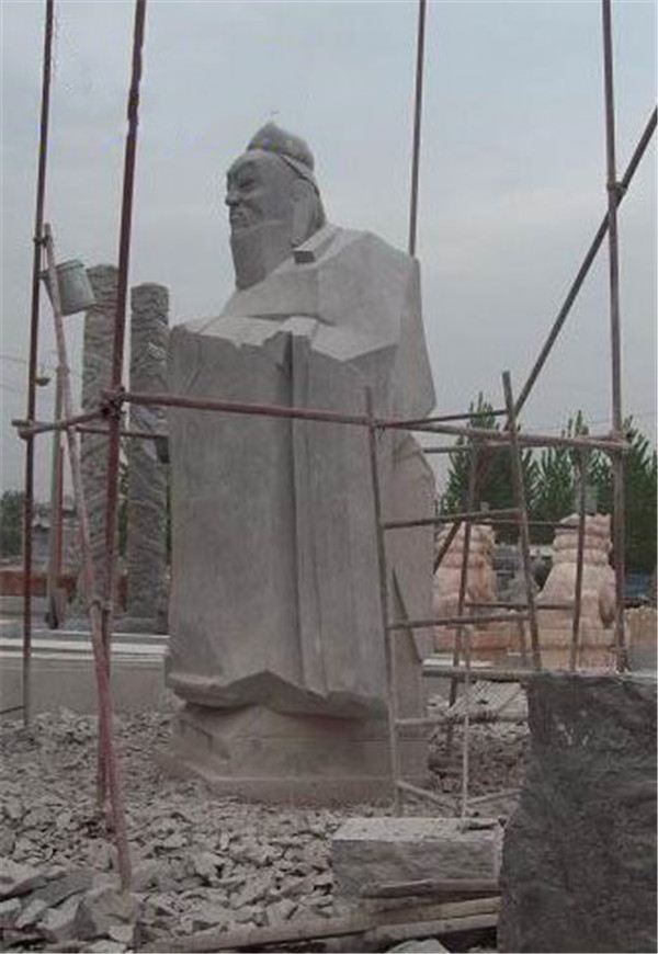 石雕孔子像
