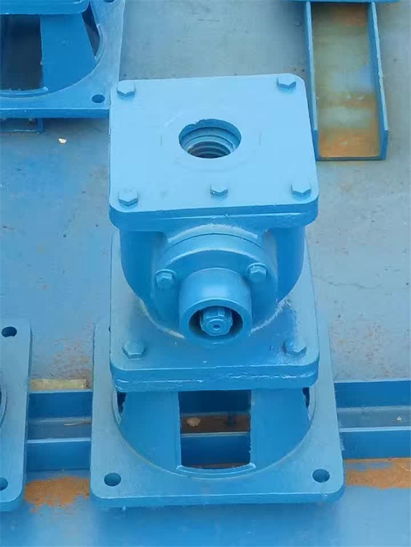 侧揺启闭机