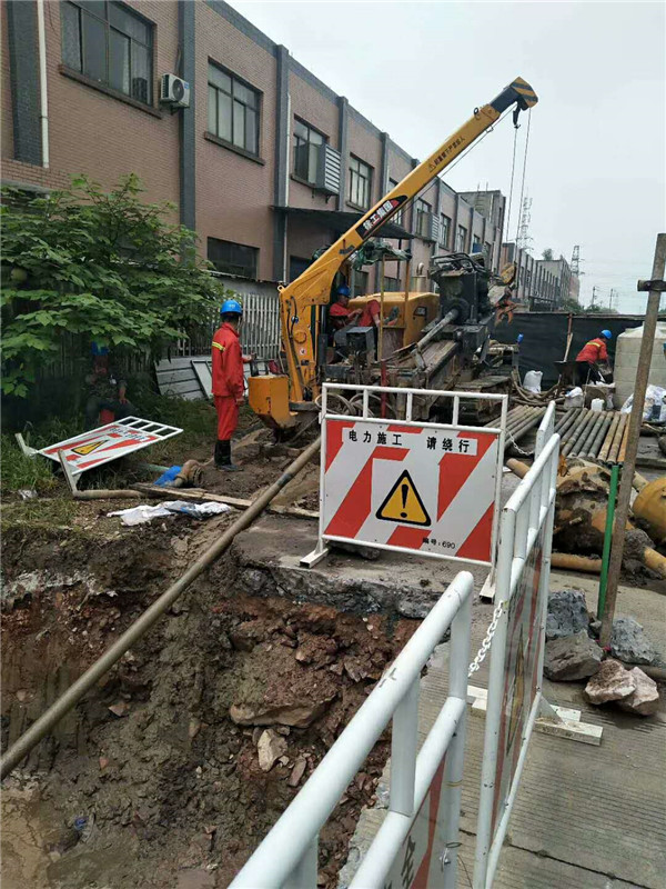 非开挖水平定向钻穿越顶管拉