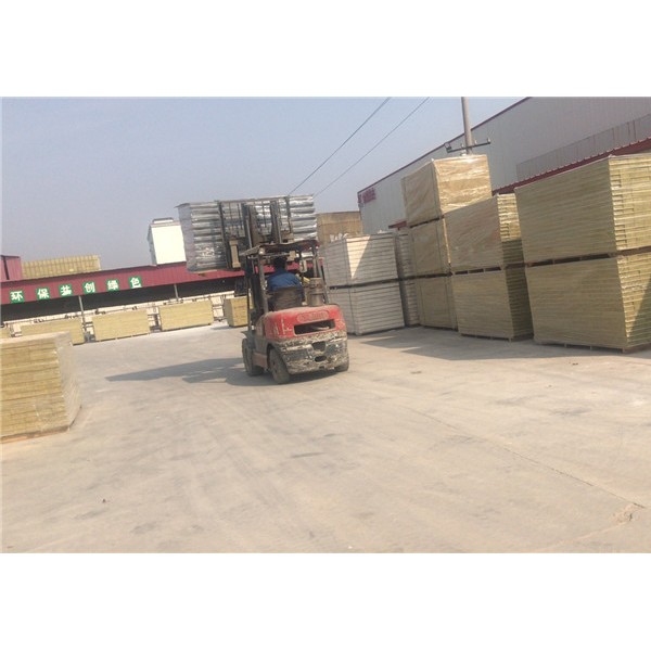 保温装饰一体板货场一角