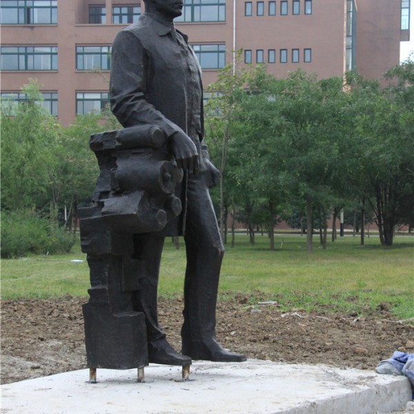 沈阳航空学院铸铜雕塑高3m