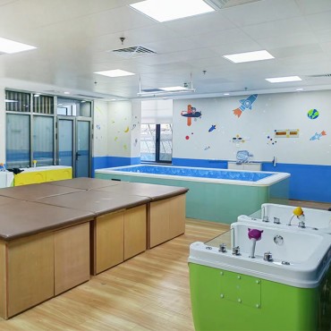 婴幼儿泳池