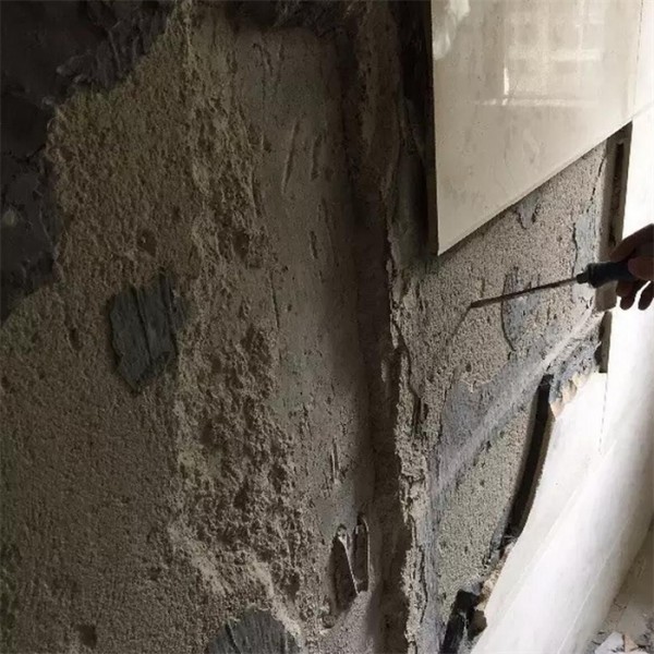 混凝土水泥抹灰砂浆墙面起砂掉沙怎么处理？施工现场